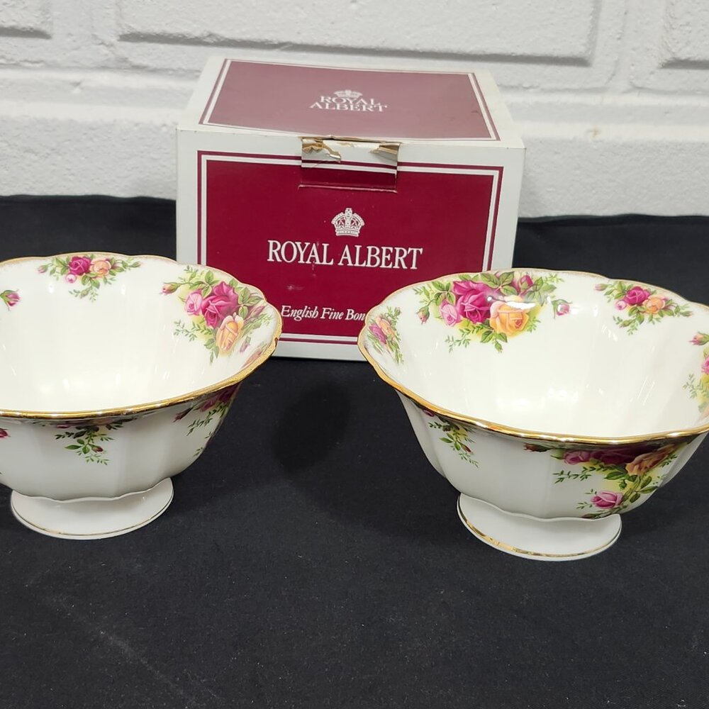 Vintage Set of 2 Royal Albert Old Country Roses Footed Bowls